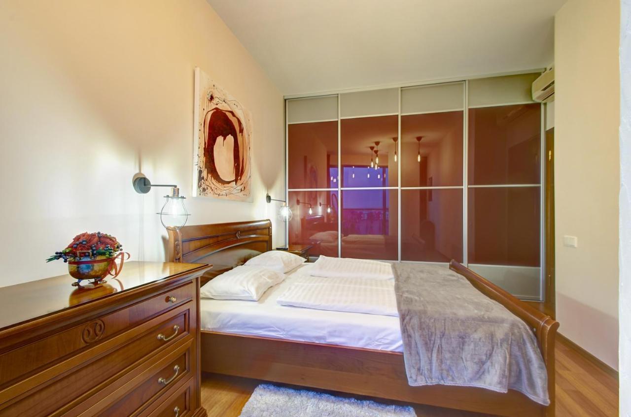 Helios 19 Luxury